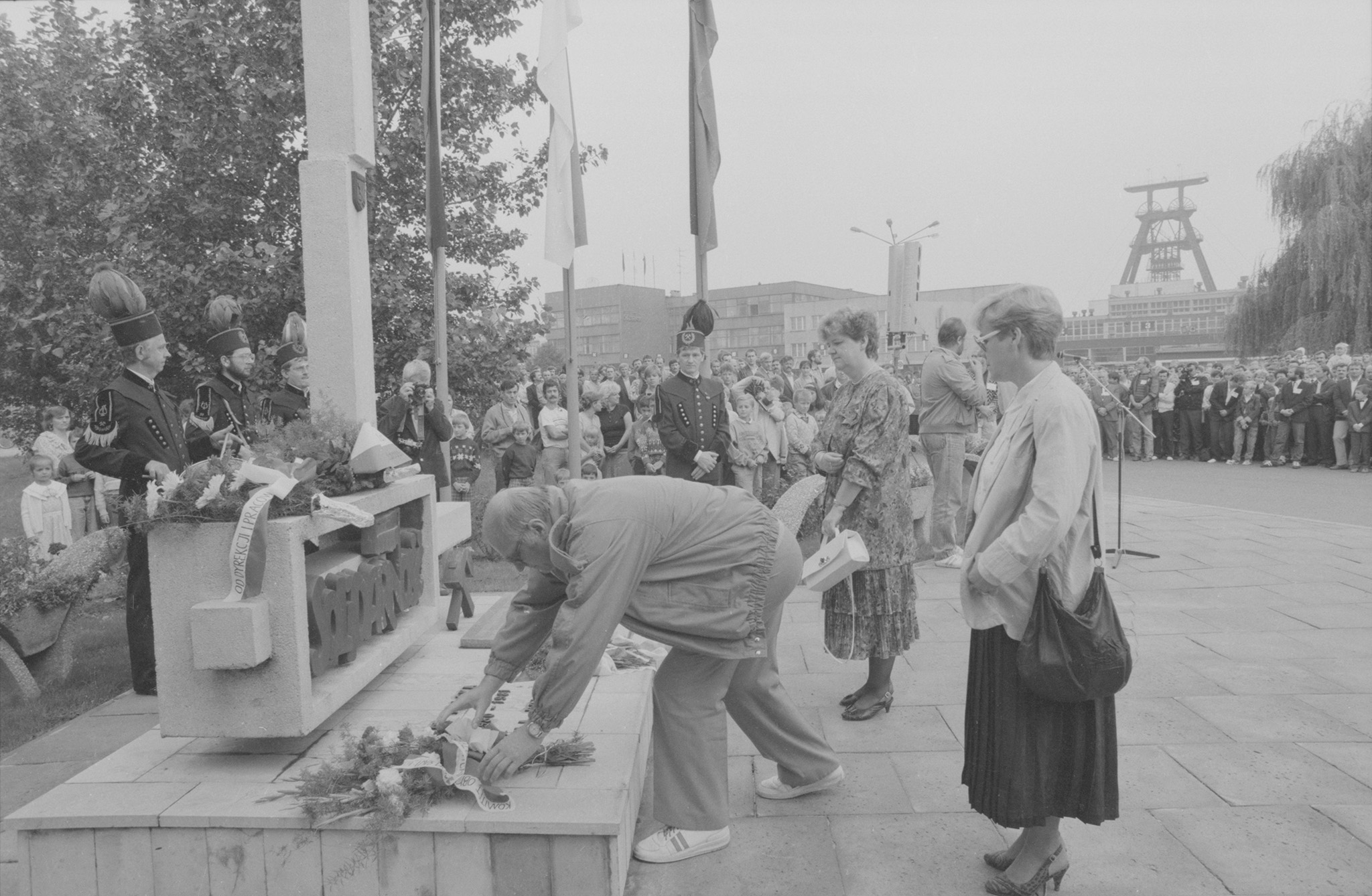 dziesięciolecie solidarności, uroczystość pod obeliskiem pod kopalnią zofiówka msza w kościele matki kościoła (kościół na górce)