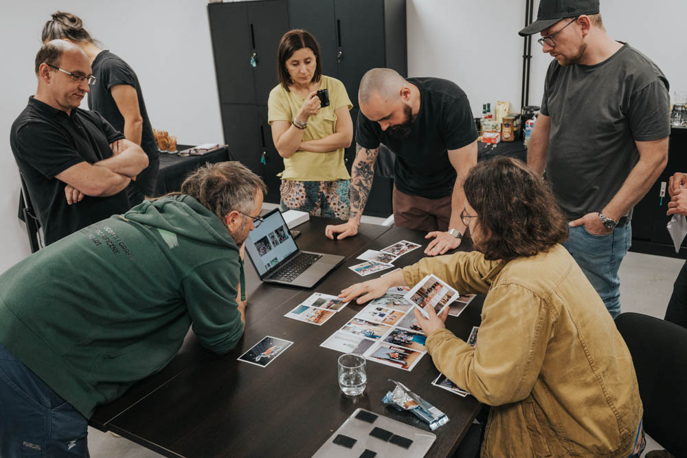 Warsztaty - wspólne oglądanie fotografii.